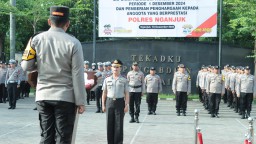 Polres Nganjuk Gelar Upacara Kenaikan Pangkat dan Penghargaan untuk Anggota Berprestasi