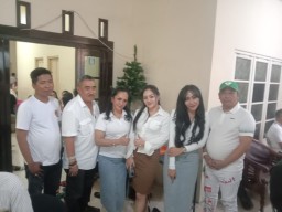 Suka Cita: Keluarga Besar Ketua Penasehat Laskar Suramadu Jawara (LSJ), Gelar Perayaan Natal 2024 di Rumahnya
