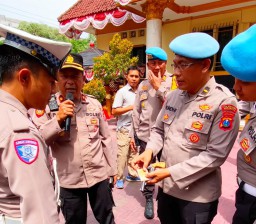 Propam Polrestabes Surabaya Sidak Polsek Simokerto Pastikan Profesionalisme dan Integritas Anggota