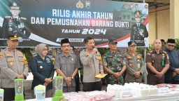 Polres Nganjuk Gelar Konferensi Pers Akhir Tahun 2024 dan Pemusnahan Barang Bukti