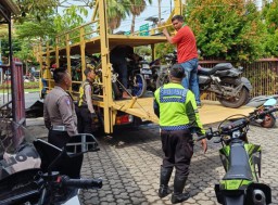 Sikapi Persoalan Knalpot Brong, Satlantas Polrestabes Surabaya Terus Gencar Lakukan Penindakan