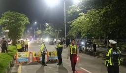 Pastikan Keamanan dan Ketertiban Lalu-Lintas Dimalam Tahun Baru Polres Pelabuhan Tanjung Perak Lakukan Penyekatan di Suramadu