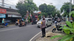 Ciptakan Kamseltibcar Lantas, Personil Polsek Abiansemal Digelar Pada Titik Rawan Kemacetan