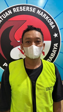 Pasutri Asal Sidotopo Ditangkap Saat Edarkan Sabu Puluhan Paket Diamankan