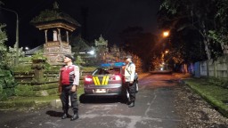 Sambangi Jalur Rawan Dan Pemukiman Penduduk, Polsek Petang Tingkatkan Blue Light Patrol
