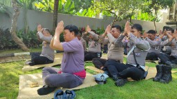 Polsek Kuta Selatan Gelar Apel Pimpinan dan Persembahyangan Bersama di Hari Purnama