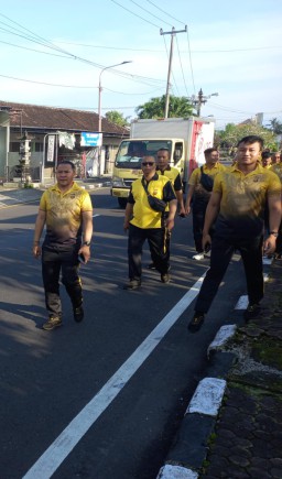 Sabtu Sehat; Polsek Mengwi Laksanakan Oah Raga Jalan Santai