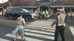 Semangat Tak Kenal Lelah, Sat Lantas Polres Badung Terus Layani Warga dengan Penuh Dedikasi