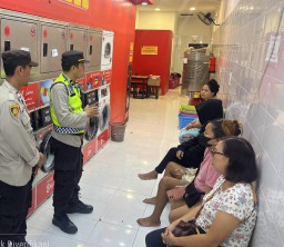 Laksanakan Patroli Dialogis Polsek Denpasar Barat Cooling System Dengan Masyarakat