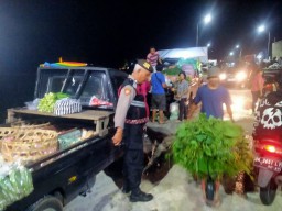 Polsek Abiansemal Gelar Patroli Dialogis di Pasar Tradisional, Guna Berikan Rasa Aman