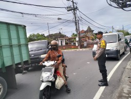 Ciptakan Lalu Lintas Aman &amp; Nyaman, Polsek Abiansemal Gelar Personil PH Sore