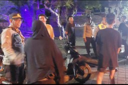 Wujudkan Kamtibmas Aman, Kapolsek Abiansemal Pimpin Patroli Malam Minggu