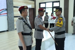 AKP Kokoh Hari Sanjaya Harus Serahkan Tongkat Estafet Kasatreskoba Kepada IPTU Kiswoyo Supriyanto