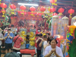 Ritual Sembayang Doa Bersama PerayaanTahun Baru Imlek Ke - 2576 di Gelar di Klenteng Hong San Ko Tee, di Jalan Cokroaminoto