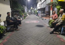 Bhabinkamtibmas Kalirungkut Melaksanakan Giat Sambang Warga Rw 14 Kalirungkut