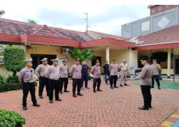 Polsek Wonocolo Menggelar Giat Apel Pagi, Tekankan Pencegahan Curanmor