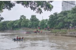 Seorang Pria Paruh Baya Hilang Tenggelam di Pintu Sungai Jagir Wonokromo, Sempat Berteriak