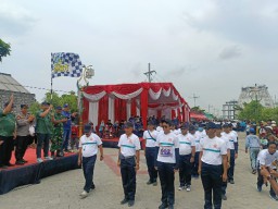 Wakil Bupati Dr.Asluchul Alif Lepas Peserta Gerak Jalan di Balongpanggang Gresik