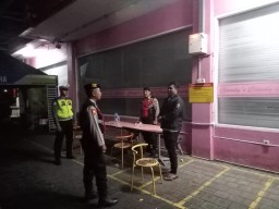 Samapta Polsek Mengwi Imbau Penjaga Toko Untuk Selalu Waspada Terhadap Lingkungan Sekitar
