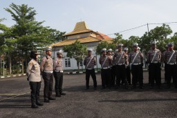 Kapolres Sampang Pimpin Apel, Tingkatkan Kedisiplinan Anggota dan Berikan Arahan Peningkatan Giat Commander