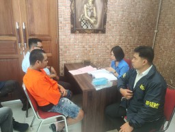 Dinyatakan P21, Penyidik Polsek Densel Serahkan Berkas dan Tersangka Pembunuhan di Taman Pancing