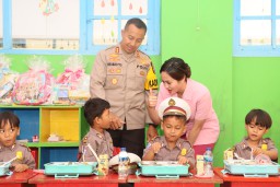 Cerianya Siswa TK Kemala Bhayangkari 42 Kota Kediri Mendapat Makan Bergizi Gratis