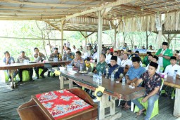 Unik! Serap Aspirasi Masyarakat Modung, Kapolres Bangkalan Gelar Kunker di Watu Gendong