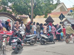 Polsek Taman Gelar Bagikan " Jumat Berkah"