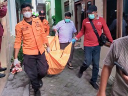 Jenazah Lansia Ditemukan di Surabaya, Petugas Evakuasi dalam 6 Menit