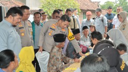 Polres Nganjuk dan PWI Gelar Bakti Sosial di Balongrejo Peringati HPN 2025