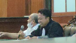 Penandatangannan Akta no.157 Tahun 2008, dengan Adanya Renvoi dan Paraf itu di Hari yang Sama," Jelas Dadang