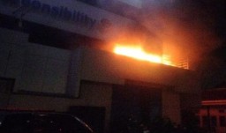 Gedung Dinas Perhubungan Dilalap Sijago Merah 14 Unit Pemadam Dikerahkan.