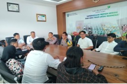Kapolsek Gayungan Pimpin Pengamanan Audiensi DPP AMI dengan Dinas Peternakan Jatim