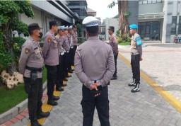 Polsek Sawahan Kawal Aksi Unjuk Rasa AMI di Surabaya