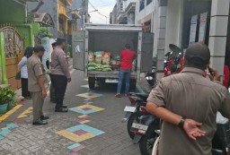 Polsek Sukomanunggal Gelar Bersama 3 Pilar Jaga Pasar Murah Bulog Jatim di Simomulyo Baru