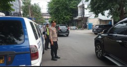 Polsek Pabean Cantikan Giat Lakukan Pemantauan Arus Lalu Lintas di Jalan Bongkaran