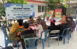 Polsek Rungkut Gelar Jumat Curhat Bersama Warga Menyampaikan Aspirasi