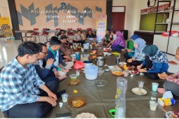 Polsek Sawahan, Gelar Jumat Curhat Warga Keluhkan Knalpot Brong dan Hoaks SIM Gratis