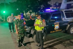 Polsek Wonocolo Gelar Patroli Gabungan 3 Pilar, Amankan 5 Motor Knalpot Brong