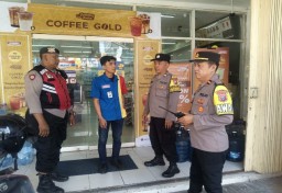 Polsek Wonocolo Gelar Patroli Upaya Pencegahan Curanmor dan Kejahatan