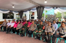 Polsek Karangpilang Giat Panen Raya Jagung Tahap I Ikut Serta di Lahan Perkebunan Polrestabes Surabaya