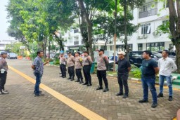 Polsek Gayungan Gelar  Siagakan Personel Kawal Aksi Unjuk Rasa FSPMI-KSPI di Kejati Jatim