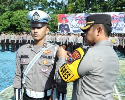 Pastikan Pengamanan Hari Raya Idul Fitri 1446 H Lancar, Kapolres Bangkalan Pimpin Apel Gelar Pasukan Operasi Ketupat Semeru 2025