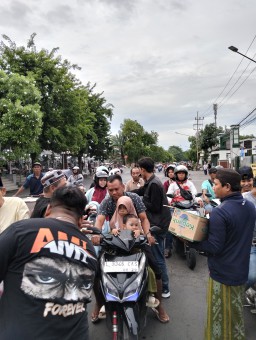 Aliansi Madura Indonesia Bagikan 1.000 Paket Takjil di Serambi Ampel