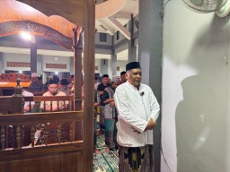 Jaga Keimanan di Balik Jeruji! Kalapas Narkotika Kelas IIA Pamekasan Pimpin Tarawih, Kultum, dan Tadarus Bersama Warga Binaan