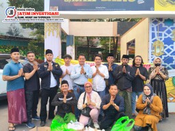Hari ke 12 Bulan Ramadhan, AMI Kembali Berbagi Takjil di Depan KBS Surabaya