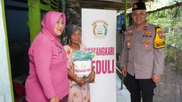Kapolres Pasuruan Berbagi Bansos Door to Door untuk 30 Kaum Dhuafa