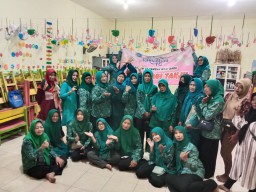 Ramadhan Penuh Berkah, PKK RW 03 Tambak Wedi Baru Bagikan 1000 Takjil ke Warga dan Pengguna Jalan 