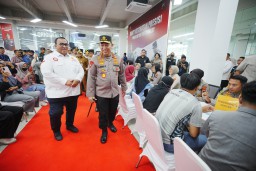 Kapolri Tinjau Bakti Kesehatan "Polri Untuk Masyarakat" di PT Tah Sung Hung, Brebes