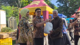 Jelang Lebaran, Kejari Surabaya Bantu Warga Lewat Bazar Ramadhan "Tebas Murah"